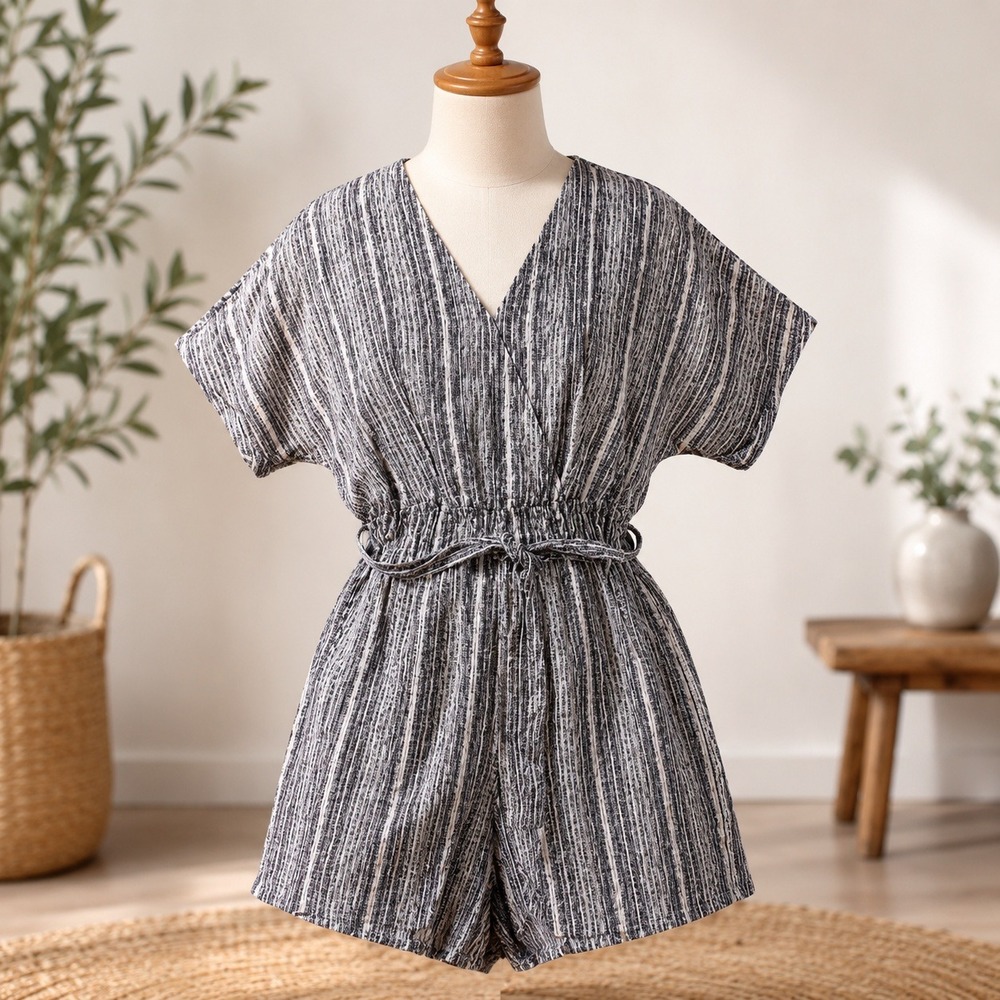 NWT Cupshe Romper Womens M Black White Chevron Stripe V-Neck Belted Summer Short